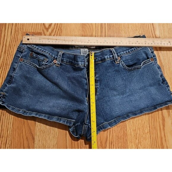 Roxy Women's Casual Outdoor Medium Wash Blue Denim Shorts Low Rise Size 30" - Picture 5 of 6